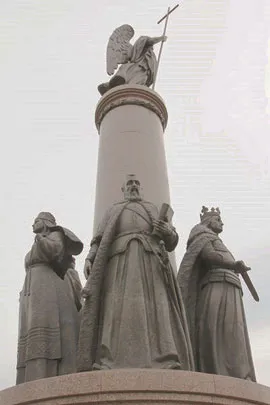 Cкульптура Николая Радзивилла Черного на памятнике 1000-летия Бреста. фото